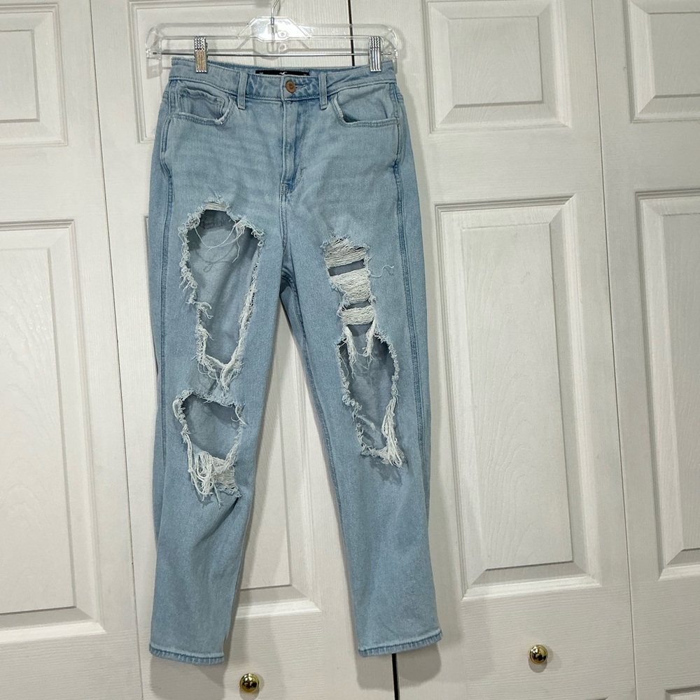 🩷 Hollister Ultra High-Rise Mom Jean Blue Distressed Denim Rips - 3/26 (01305)